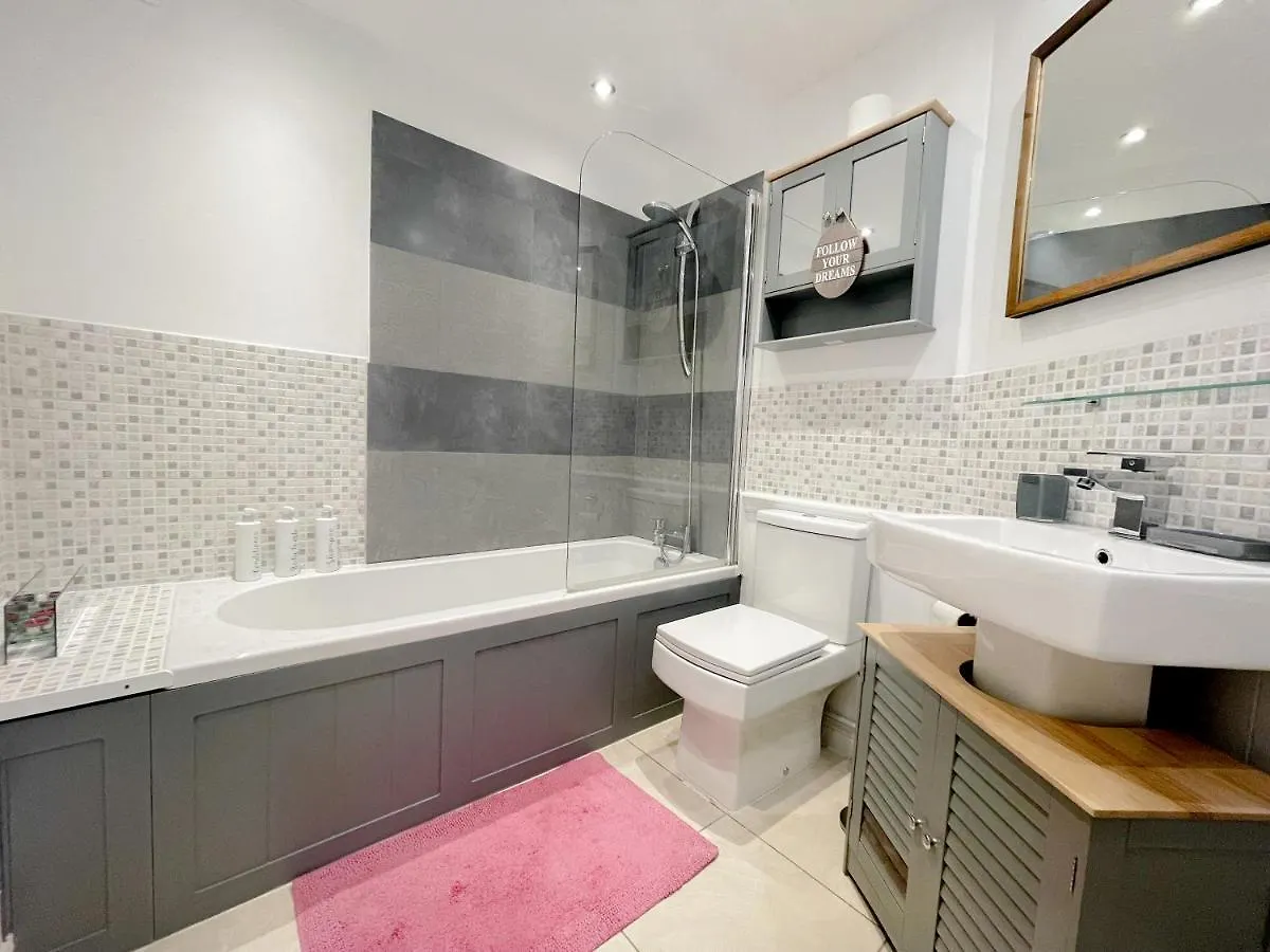 Queens Park View - 1 Bedroom Bournemouth 0*,  United Kingdom