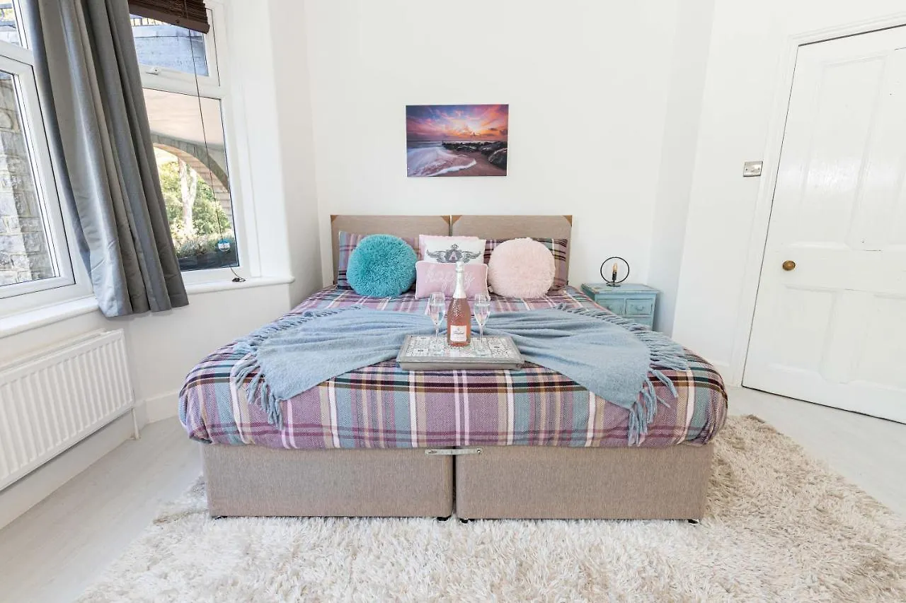 Queens Park View - 1 Bedroom Bournemouth Apartment