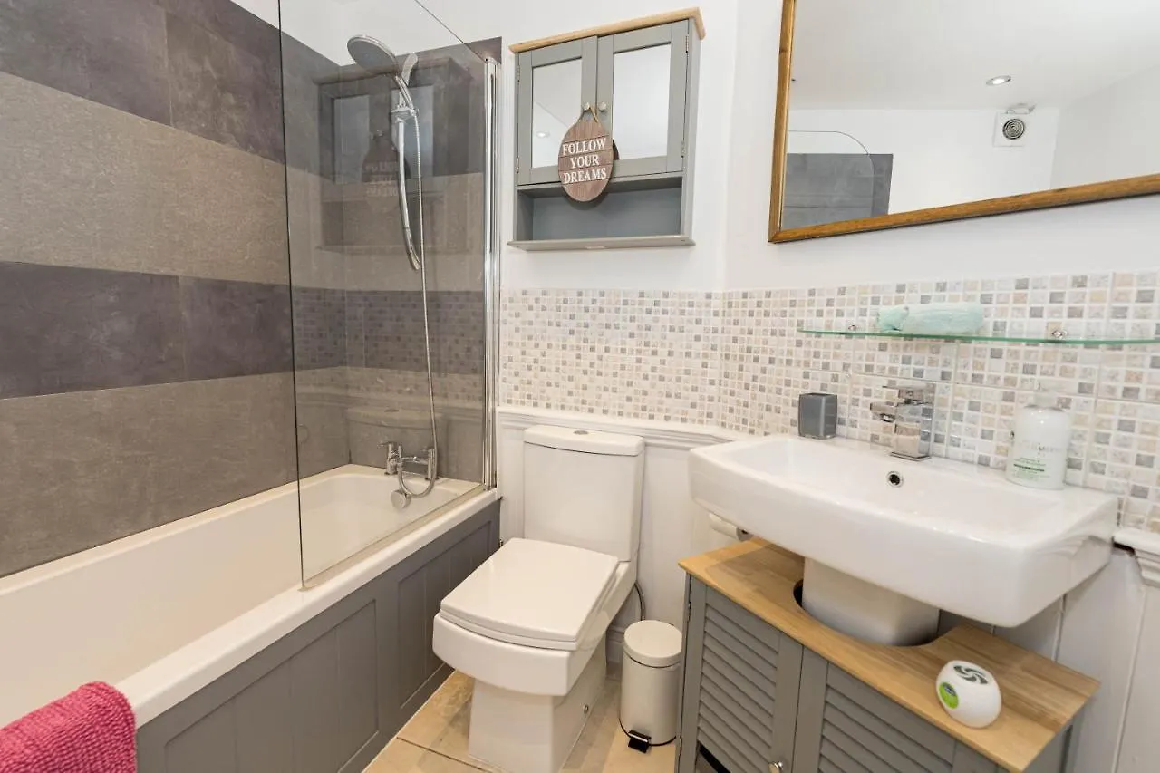 Queens Park View - 1 Bedroom Bournemouth Apartment