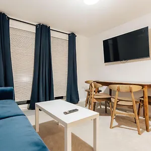 Stunning 2 Bedroom Flat In Town Apartment